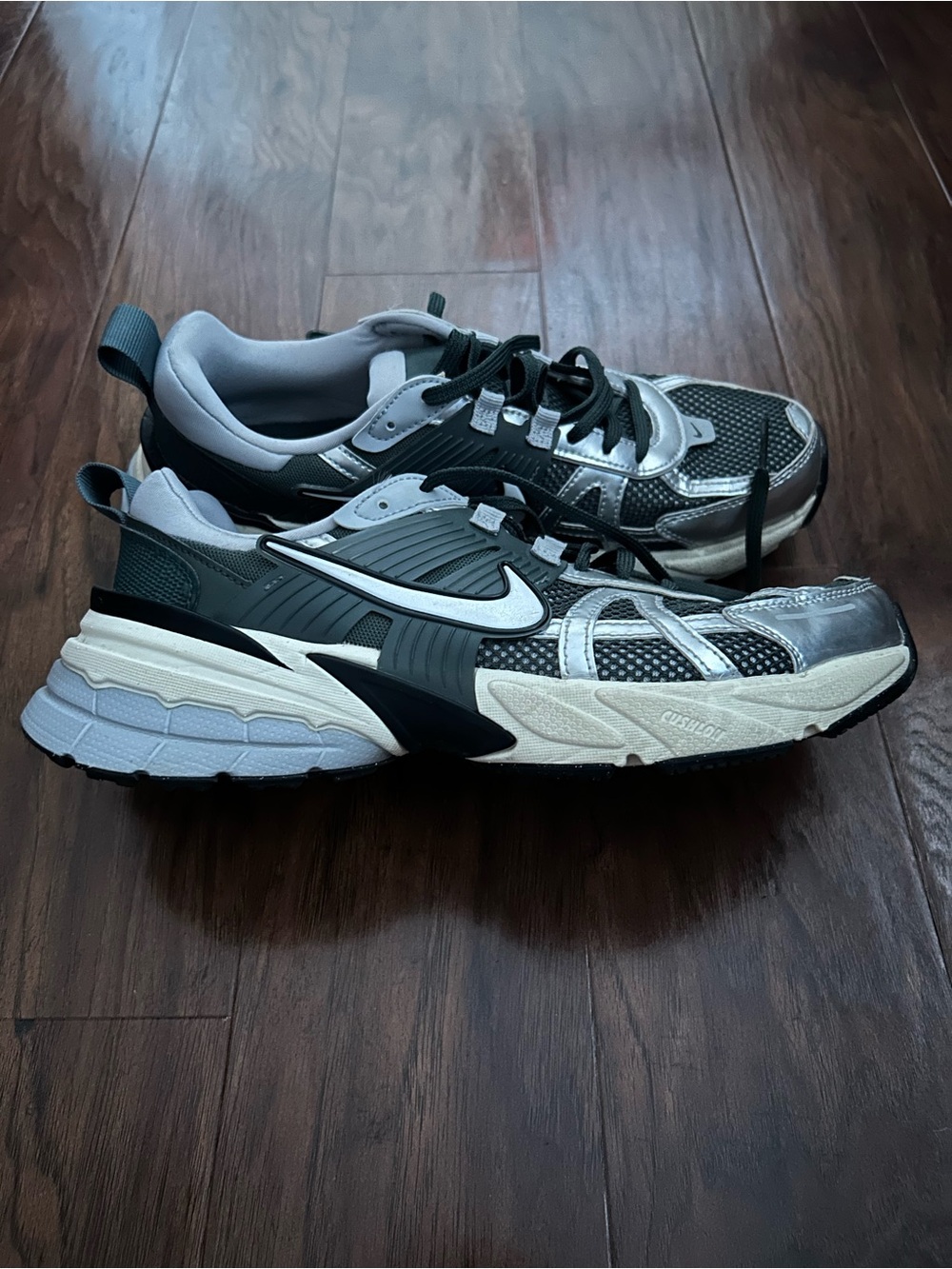 Nike Men's Gray and Silver Athletic Sneakers - Picture 3 of 7